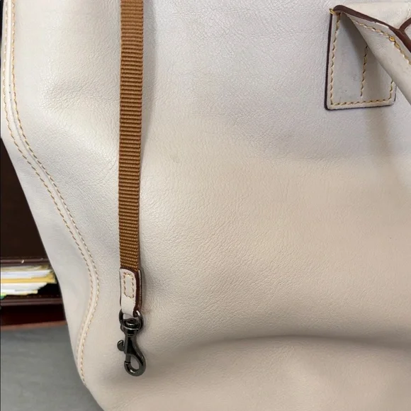 Dooney and Bourke leather Florentine medium Russle Ecru tore Bag. - Picture 11 of 13